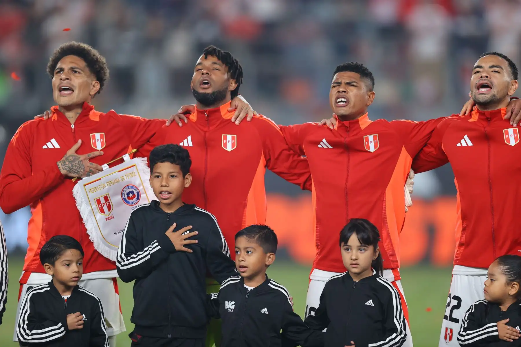 Paolo Guerrero, Carlos Cáceda, Wilder Cartagena y Alexander Callens, de la selección peruana de fútbol. Foto: ANDINA/Carlos Lezama Villantoy