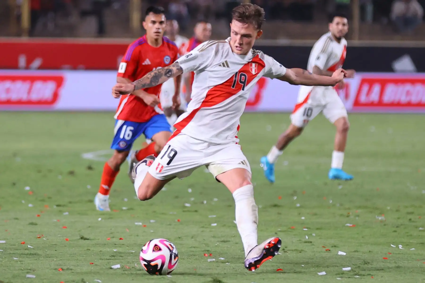 Oliver Sonne, lateral de la Selección Peruana de Fútbol. Foto: ANDINA / Carlos Lezama Villantoy