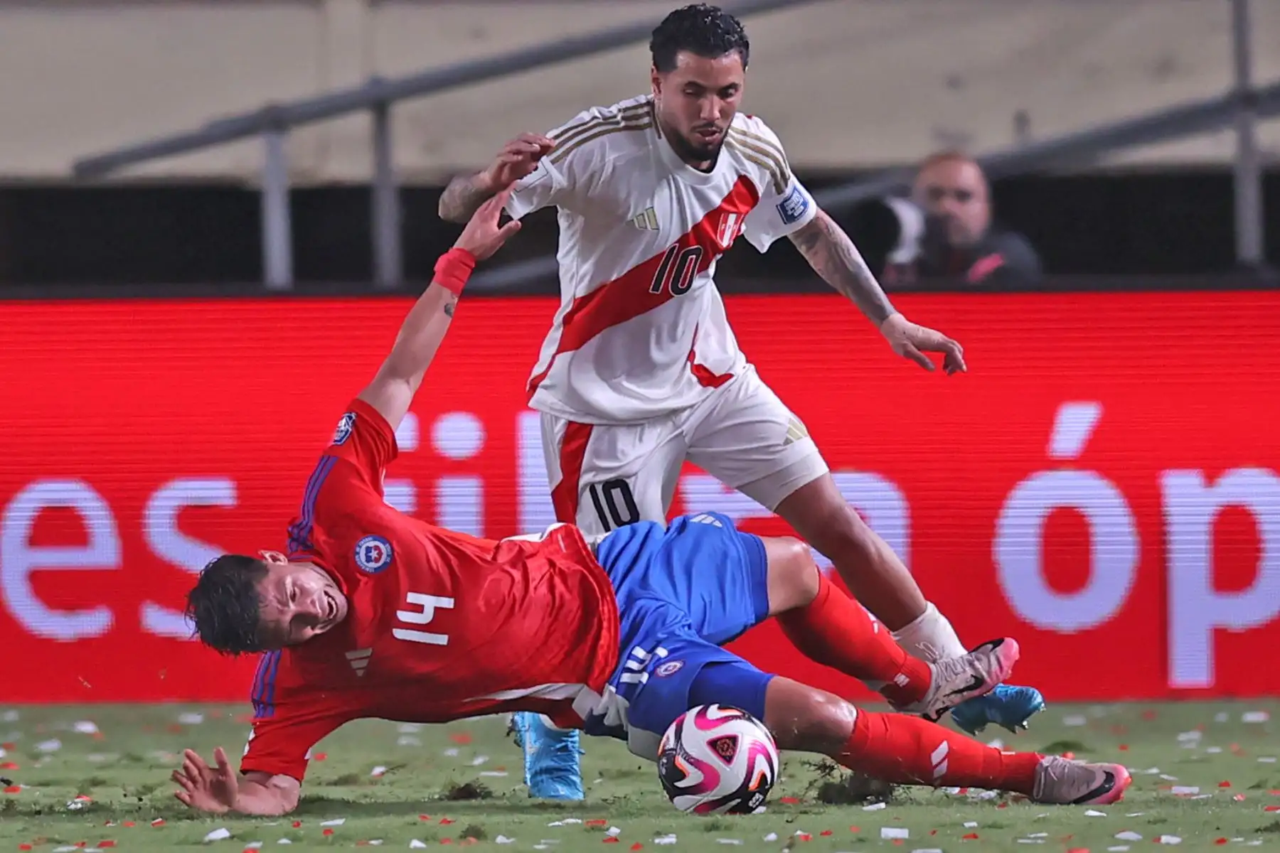 Sergio Peña, volante de la Selección Peruana de Fútbol. Foto: ANDINA / Carlos Lezama Villantoy
