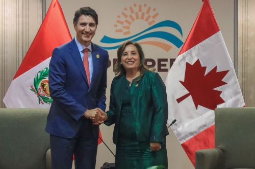 Justin Trudeau y Dina Boluarte. ANDINA/Prensa Presidencia