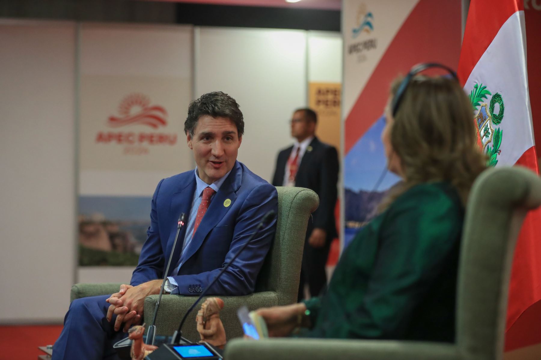 Líder económico de Canadá, Justin Trudeau, saludó la solidez económica y democrática del Perú en una reunión bilateral junto a la líder económica de Perú, Dina Ercilia Boluarte Zegarra. Junto a nuestro cuarto mayor socio comercial a nivel global abordamos temas clave como promoción del turismo e inversiones. Foto: ANDINA/Prensa Presidencia