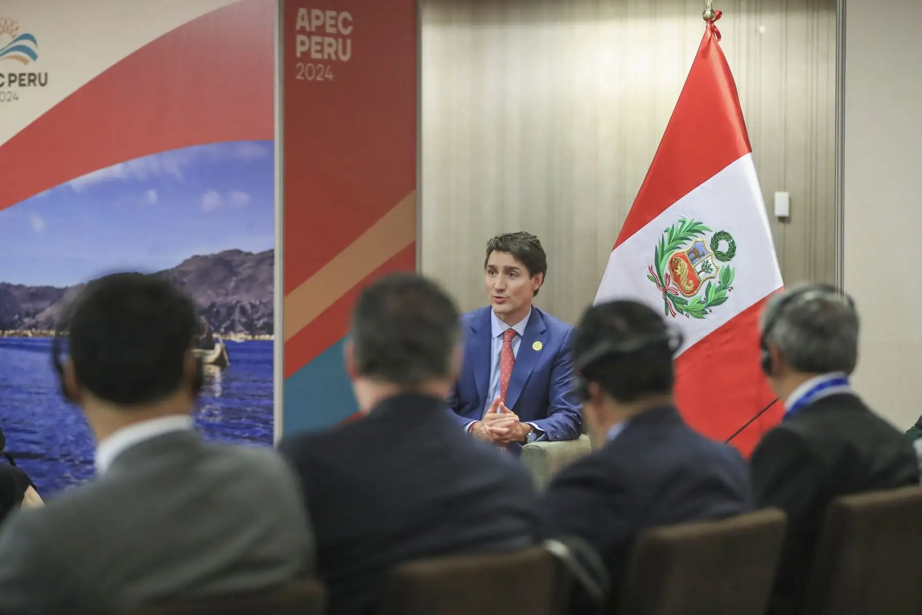 Líder económico de Canadá, Justin Trudeau, saludó la solidez económica y democrática del Perú en una reunión bilateral junto a la líder económica de Perú, Dina Ercilia Boluarte Zegarra. Junto a nuestro cuarto mayor socio comercial a nivel global abordamos temas clave como promoción del turismo e inversiones. Foto: ANDINA/Prensa Presidencia