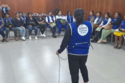 A la fecha, el Minsa y Unicef han capacitado a 756 agentes comunitarios de salud, agentes interculturales, líderes y lideresas locales, y a 121 operadores de servicios de salud. Foto: ANDINA/Minsa