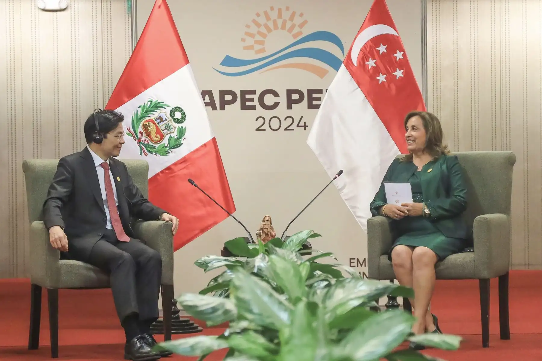 Encuentro bilateral con el Primer Ministro de Singapur, Lawrence Wong, en el marco de la Cumbre de Líderes APEC PERÚ 2024. Foto: ANDINA/Prensa Presidencia