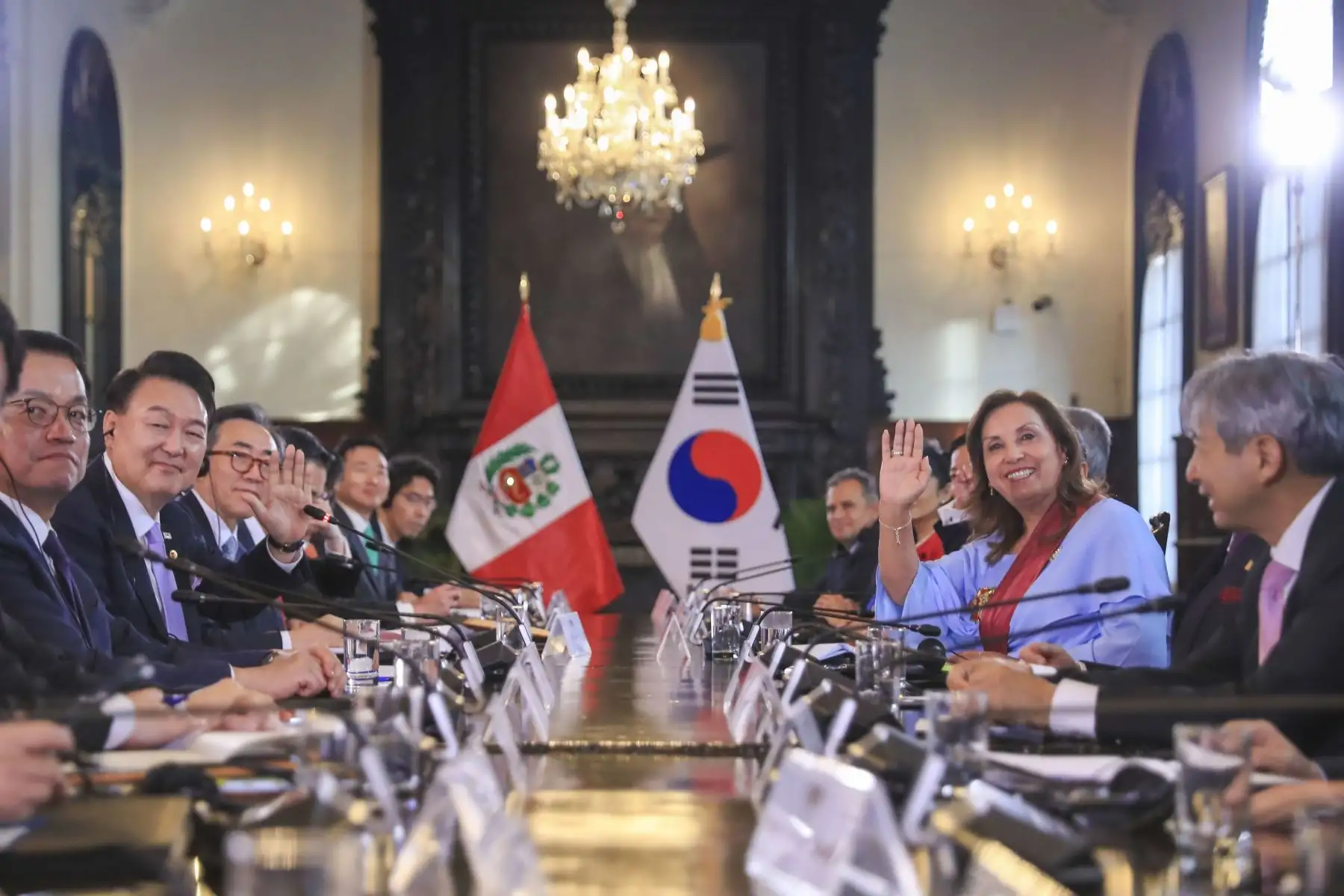 Presidenta de la república, Dina Ercilia Boluarte Zegarra, recibe al Presidente de la República de Corea, señor Yoon Suk-Yeol, en Palacio de Gobierno en el marco de la Cumbre de Líderes APEC Perú 2024. Foto: ANDINA/Prensa Presidencia