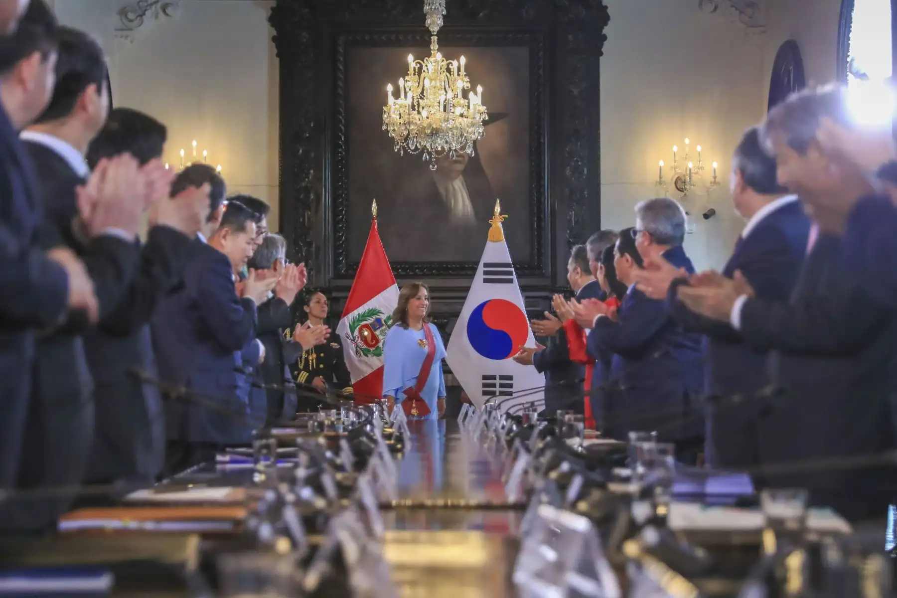 Presidenta de la república, Dina Ercilia Boluarte Zegarra, recibe al Presidente de la República de Corea, señor Yoon Suk-Yeol, en Palacio de Gobierno en el marco de la Cumbre de Líderes APEC Perú 2024. Foto: ANDINA/Prensa Presidencia