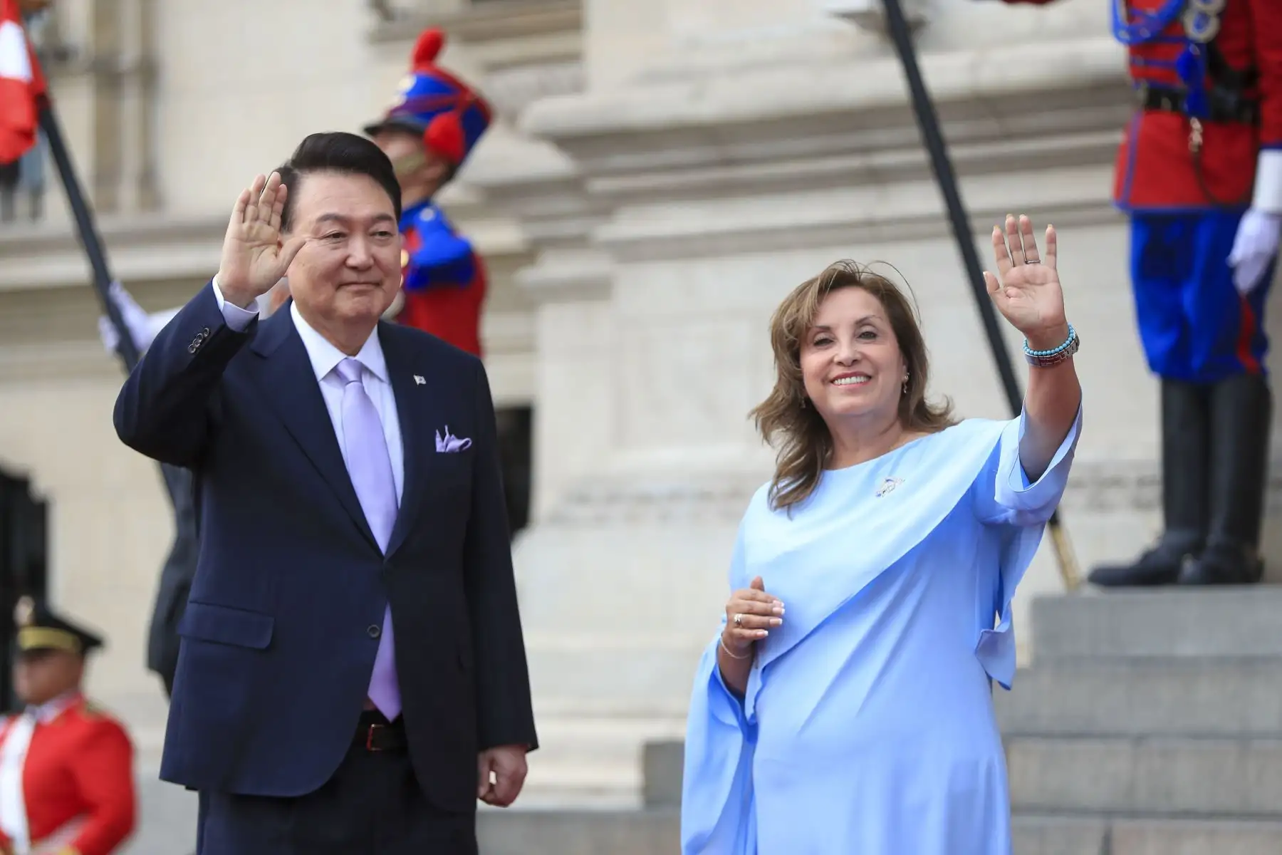 Presidenta de la república, Dina Ercilia Boluarte Zegarra, recibe al Presidente de la República de Corea, señor Yoon Suk-Yeol, en Palacio de Gobierno en el marco de la Cumbre de Líderes APEC Perú 2024. Foto: ANDINA/Prensa Presidencia