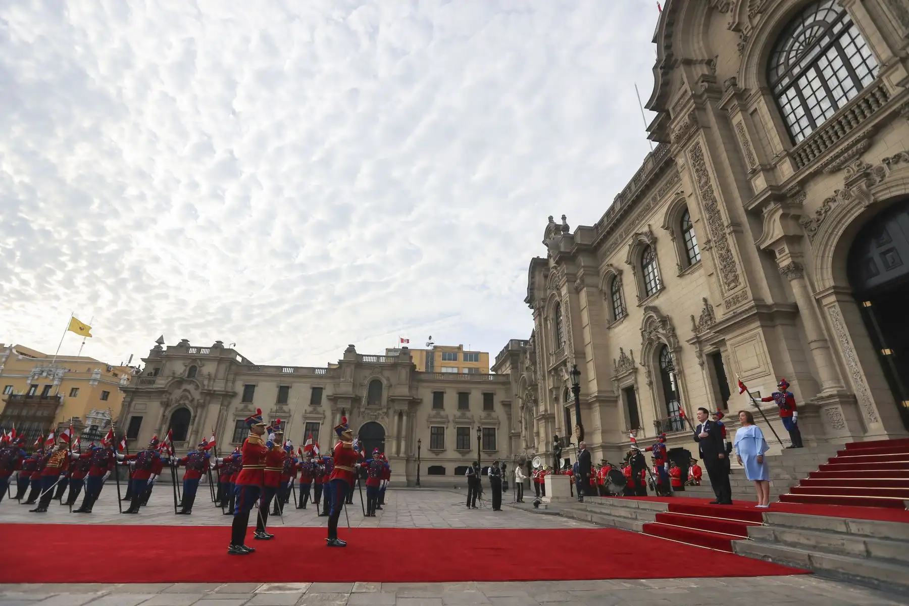 Presidenta de la república, Dina Ercilia Boluarte Zegarra, recibe al Presidente de la República de Corea, señor Yoon Suk-Yeol, en Palacio de Gobierno en el marco de la Cumbre de Líderes APEC Perú 2024. Foto: ANDINA/Prensa Presidencia