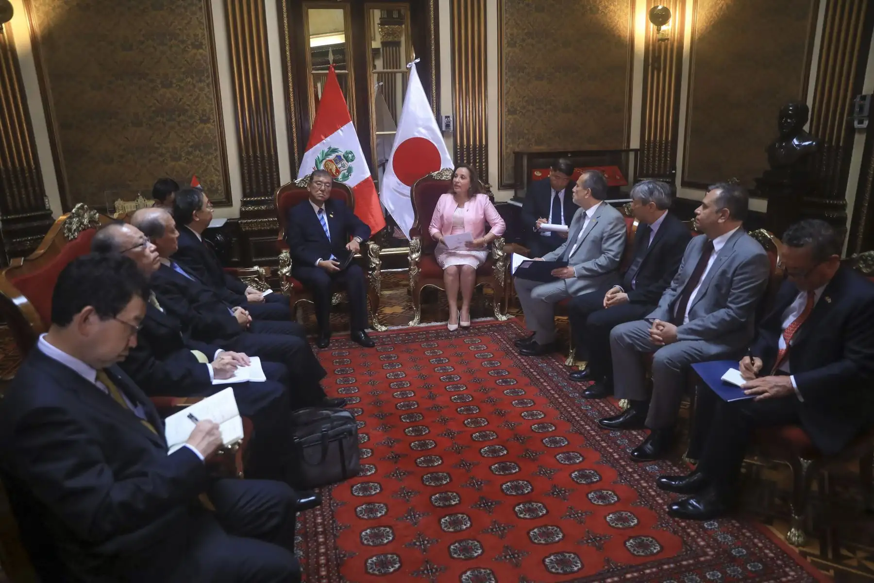 La presidenta de la república, Dina Ercilia Boluarte Zegarra, recibe al primer ministro de Japón, Shigeru Ishiba, en Palacio de Gobierno. Foto: ANDINA/Prensa Presidencia