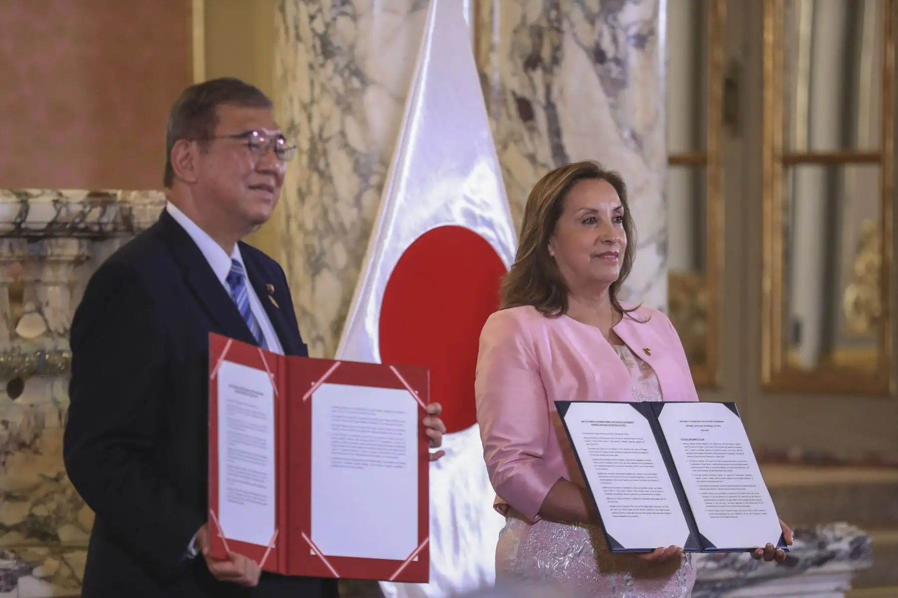 La presidenta de la república, Dina Ercilia Boluarte Zegarra, recibe al primer ministro de Japón, Shigeru Ishiba, en Palacio de Gobierno. Foto: ANDINA/Prensa Presidencia