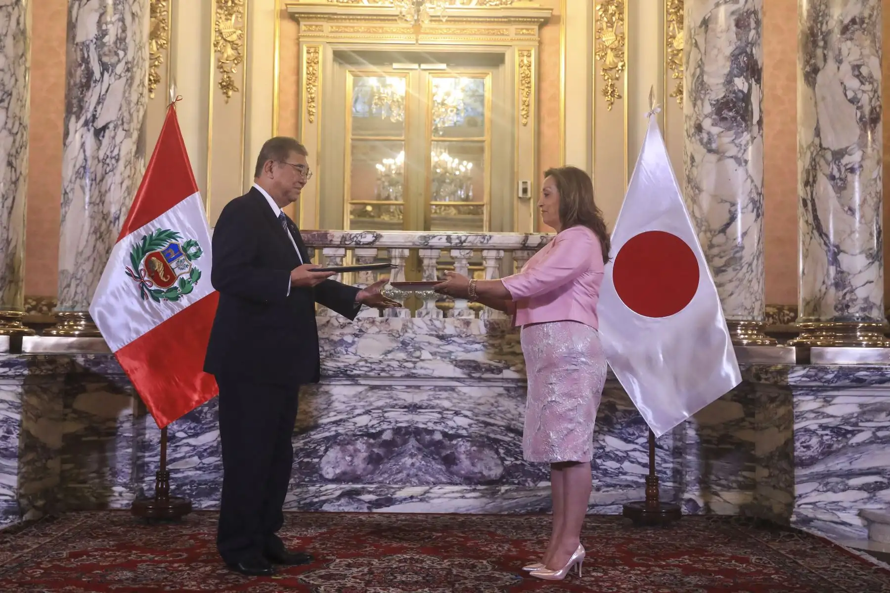 La presidenta de la república, Dina Ercilia Boluarte Zegarra, recibe al primer ministro de Japón, Shigeru Ishiba, en Palacio de Gobierno. Foto: ANDINA/Prensa Presidencia