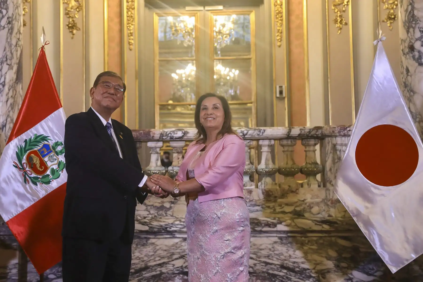 La presidenta de la república, Dina Ercilia Boluarte Zegarra, recibe al primer ministro de Japón, Shigeru Ishiba, en Palacio de Gobierno. Foto: ANDINA/Prensa Presidencia