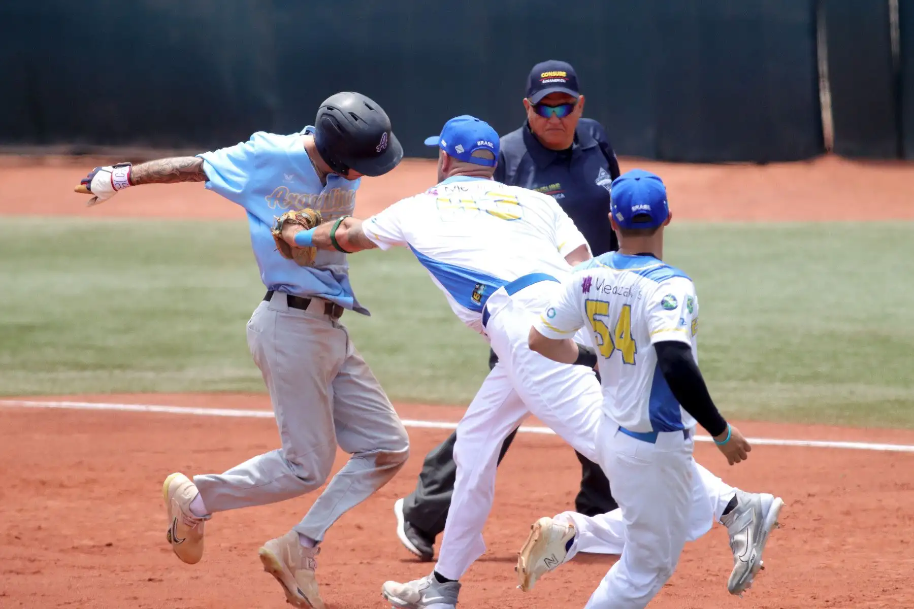El XIX Campeonato Sudamericano de Béisbol. Categoría Mayores  2024.
Partido entre los equipos de Argentina vs Brasil.
Complejo Deportivo de Villa María del Triunfo con el respaldo del IPD.
Foto: ANDINA / Lino Chipana.