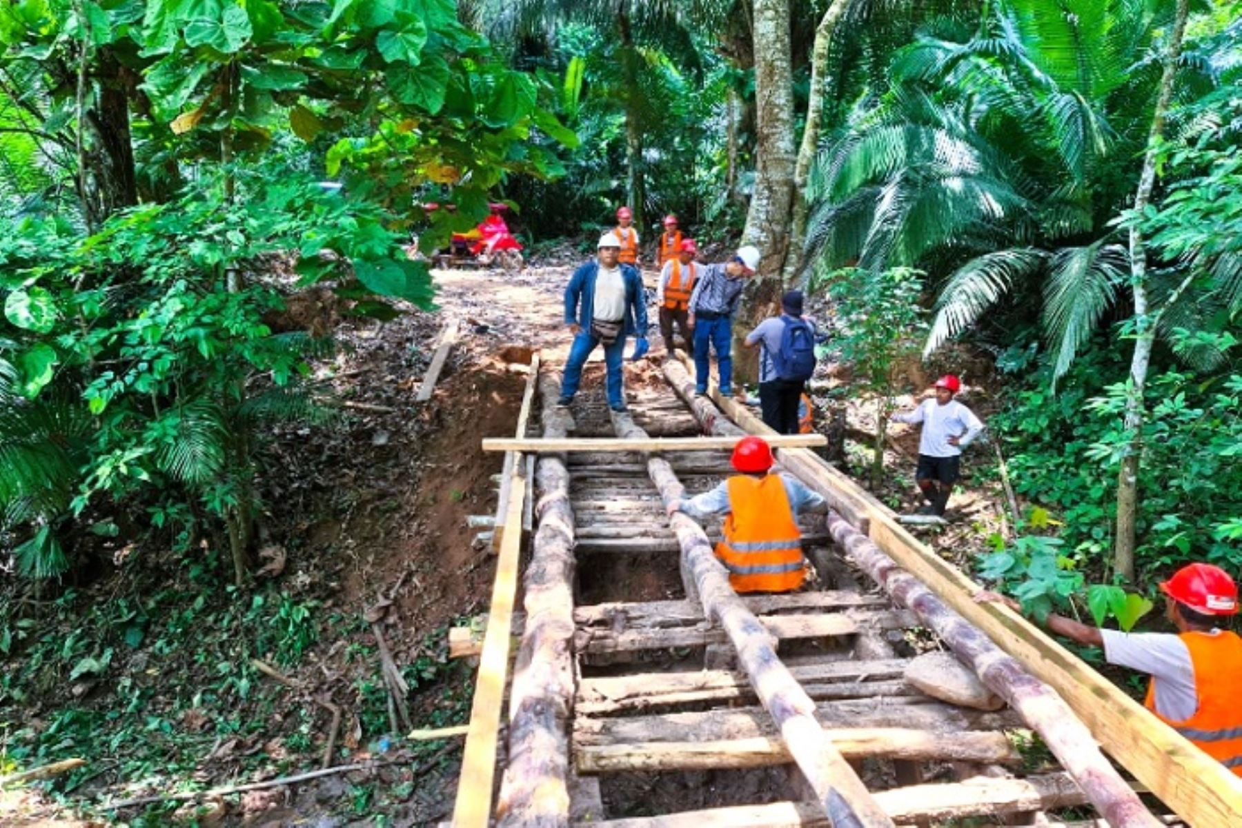 Recuperación de las vías abarca los distritos de Capelo, Emilio San Martin, Maquia, Yaguas, Balsapuerto, y son realizados por los lugareños (hombres y mujeres)