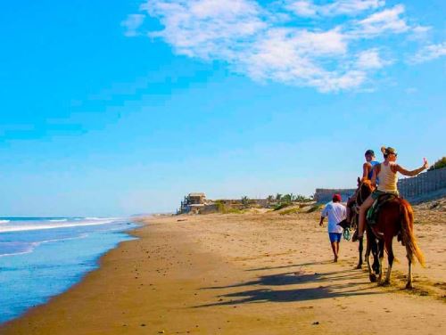 La playa Los Órganos está camino a convertirse en uno de los principales atractivos turísticos de Piura gracias a su inigualable belleza natural.