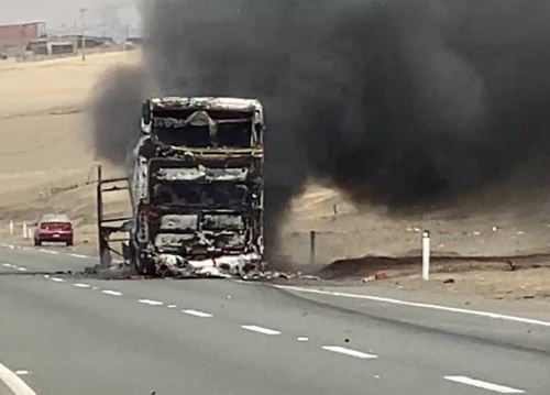 Pasajeros de bus interprovincial de empresa Latam Perú salvan de morir tras incendiarse bus en la variante de Pasamayo.