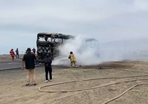 Pasajeros de bus interprovincial de empresa Latam Perú salvan de morir tras incendiarse bus en la variante de Pasamayo. ANDINA/Difusión