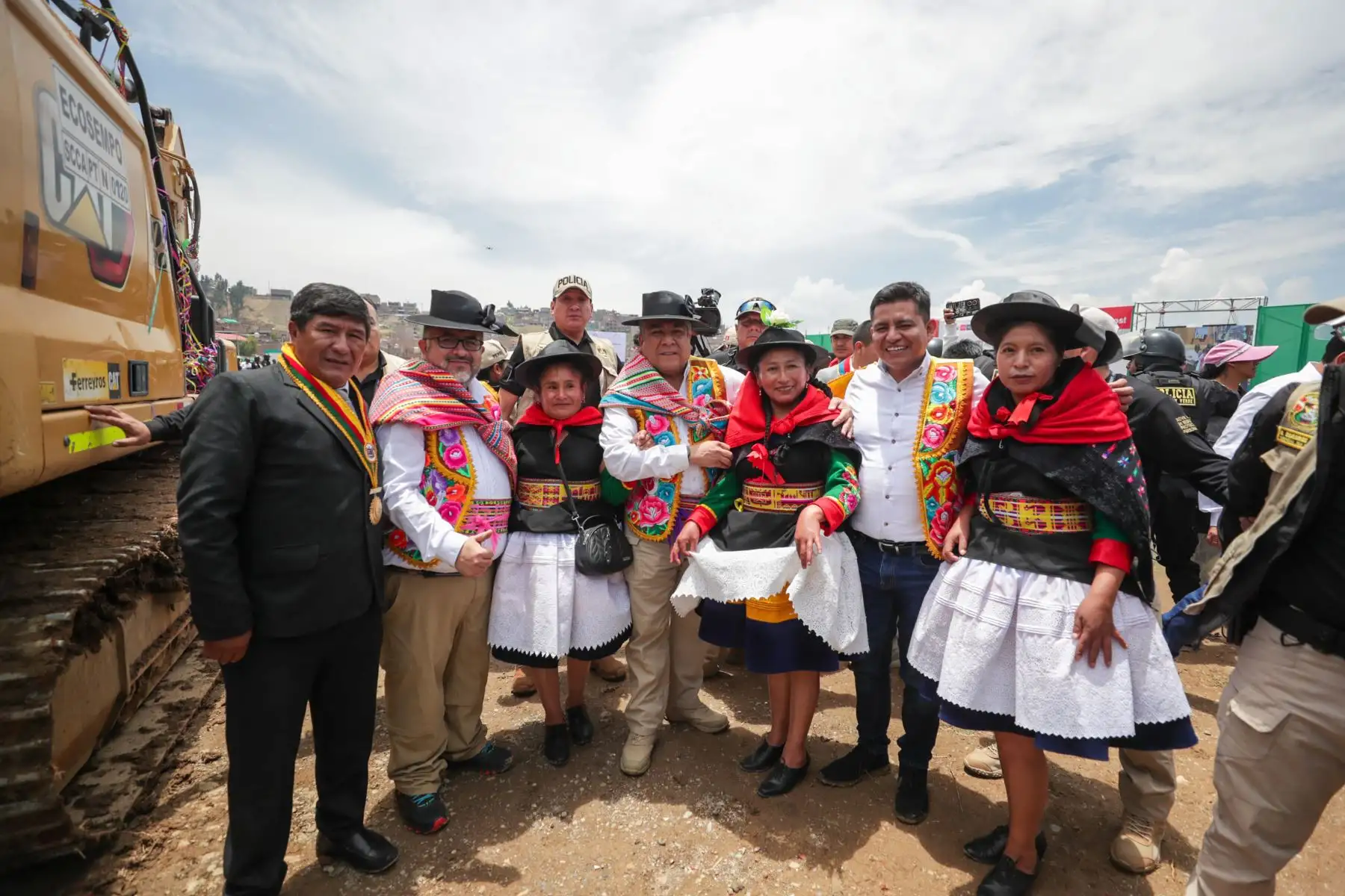 La construcción del Parque Cultural Bicentenario de Junín, según indicó Adrianzén, tendrá una duración de un año y beneficiará de manera directa a más de 150 mil ciudadanos de Huancayo, con espacios dedicados para conservar la cultura tradicional, las danzas, los cantos y la alegría de los grupos musicales que hoy se reúnen en  plazuelas. Foto: PCM