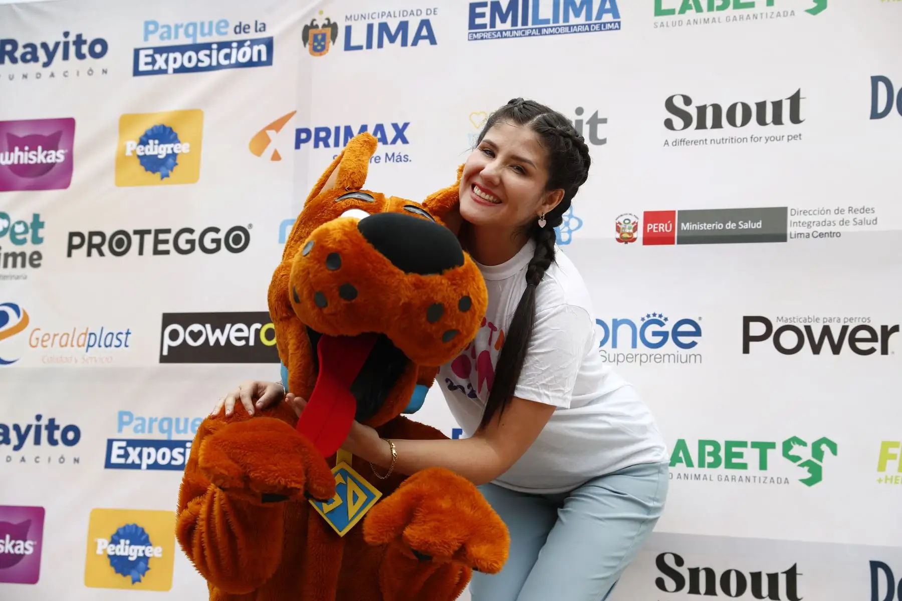 Con la participación de artistas de la farándula e influencers, se presentó el Adoptatón 2024, gran campaña de adopción organizada por la Fundación Rayito y la Municipalidad de Lima, con el fin de encontrarle un hogar a unos 100 perros y gatos rescatados de la calle, y que se realizará en el Parque de la Exposición el sábado 23 y domingo 24 de noviembre. Foto: ANDINA/Daniel Bracamonte