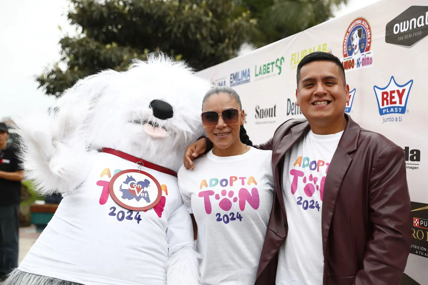 Con la participación de artistas de la farándula e influencers, se presentó el Adoptatón 2024, gran campaña de adopción organizada por la Fundación Rayito y la Municipalidad de Lima, con el fin de encontrarle un hogar a unos 100 perros y gatos rescatados de la calle, y que se realizará en el Parque de la Exposición el sábado 23 y domingo 24 de noviembre. Foto: ANDINA/Daniel Bracamonte