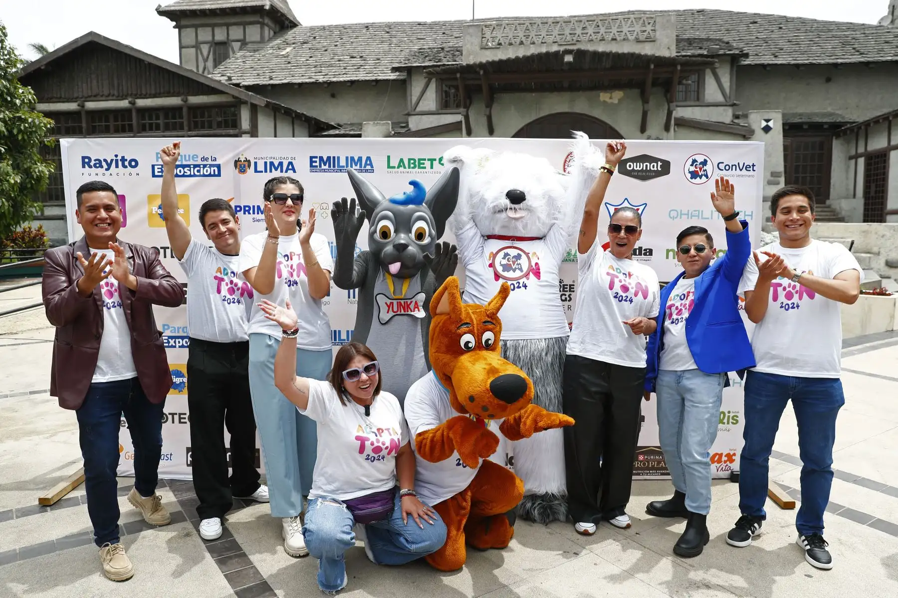 Con la participación de artistas de la farándula e influencers, se presentó el Adoptatón 2024, gran campaña de adopción organizada por la Fundación Rayito y la Municipalidad de Lima, con el fin de encontrarle un hogar a unos 100 perros y gatos rescatados de la calle, y que se realizará en el Parque de la Exposición el sábado 23 y domingo 24 de noviembre. Foto: ANDINA/Daniel Bracamonte