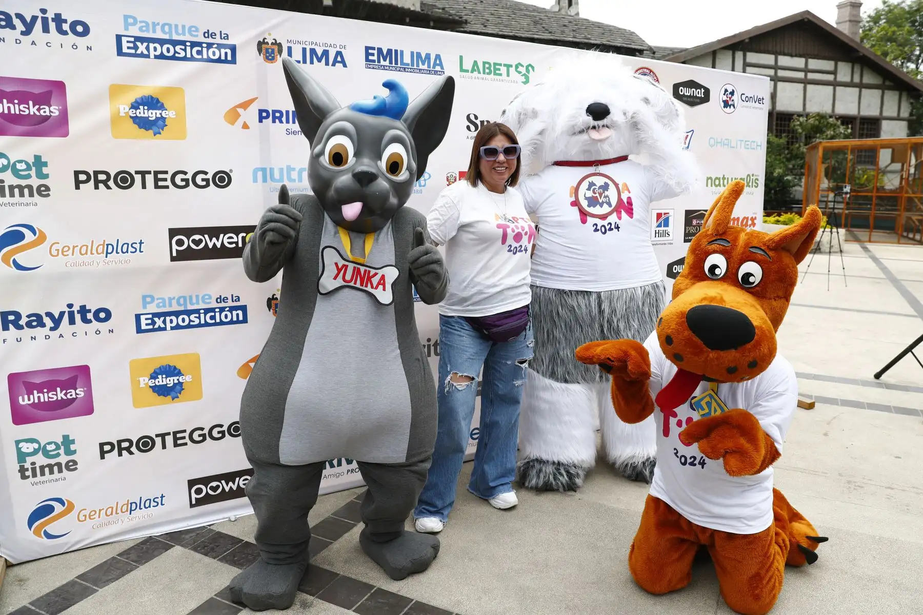 Con la participación de artistas de la farándula e influencers, se presentó el Adoptatón 2024, gran campaña de adopción organizada por la Fundación Rayito y la Municipalidad de Lima, con el fin de encontrarle un hogar a unos 100 perros y gatos rescatados de la calle, y que se realizará en el Parque de la Exposición el sábado 23 y domingo 24 de noviembre. Foto: ANDINA/Daniel Bracamonte