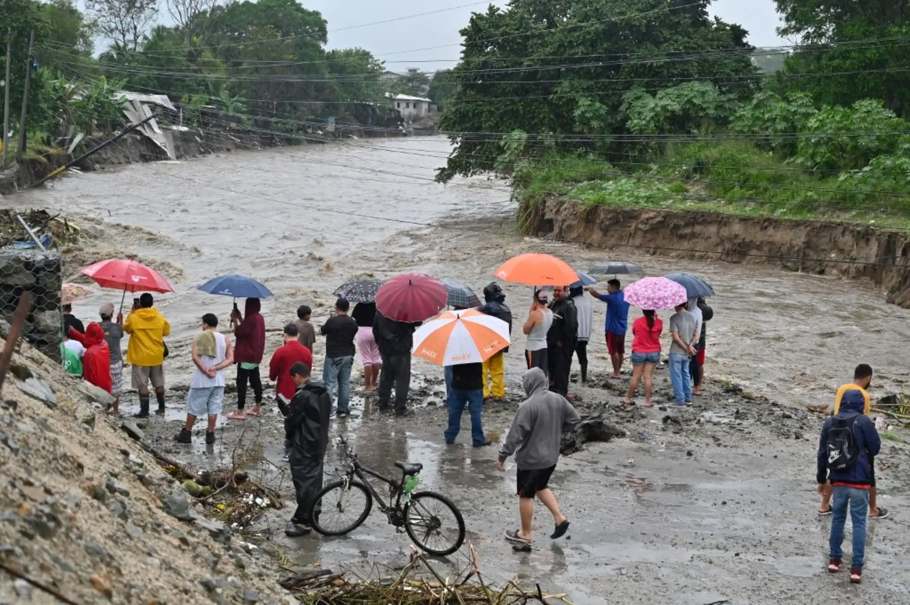 Después de pasar el domingo por Belice, Sara se degradó a depresión tropical y se "disipaba" al suroeste de Campeche (México), según el Centro Nacional de Huracanes (NHC) de Estados Unidos. Foto: AFP