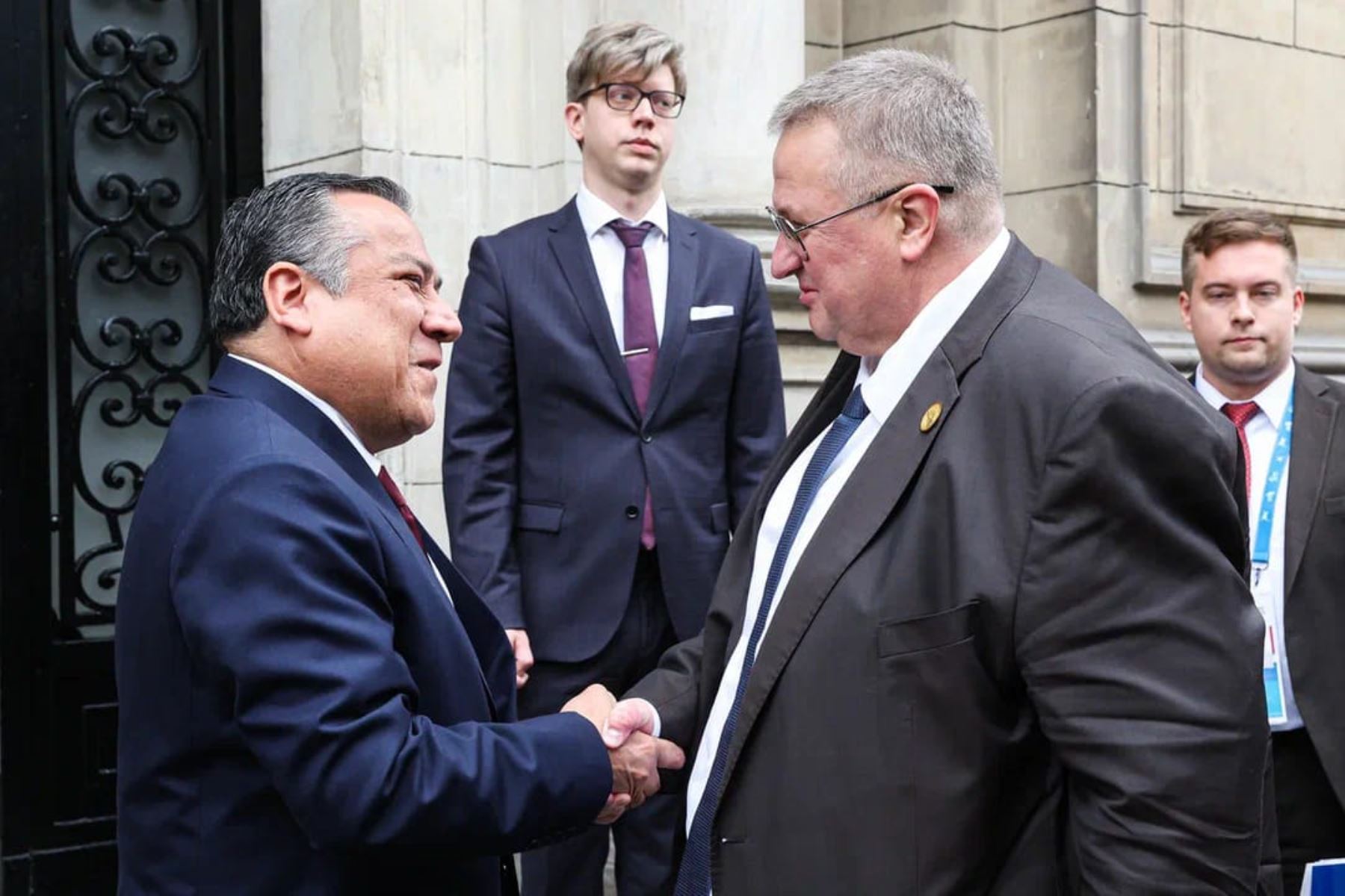 El vice primer ministro ruso se reunió con el presidente del Consejo de Ministros. Foto: ANDINA/difusión.