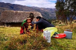 Las brigadas de salud acudieron a colegios y realizaron visitas casa por casa para alcanzar este importante objetivo.