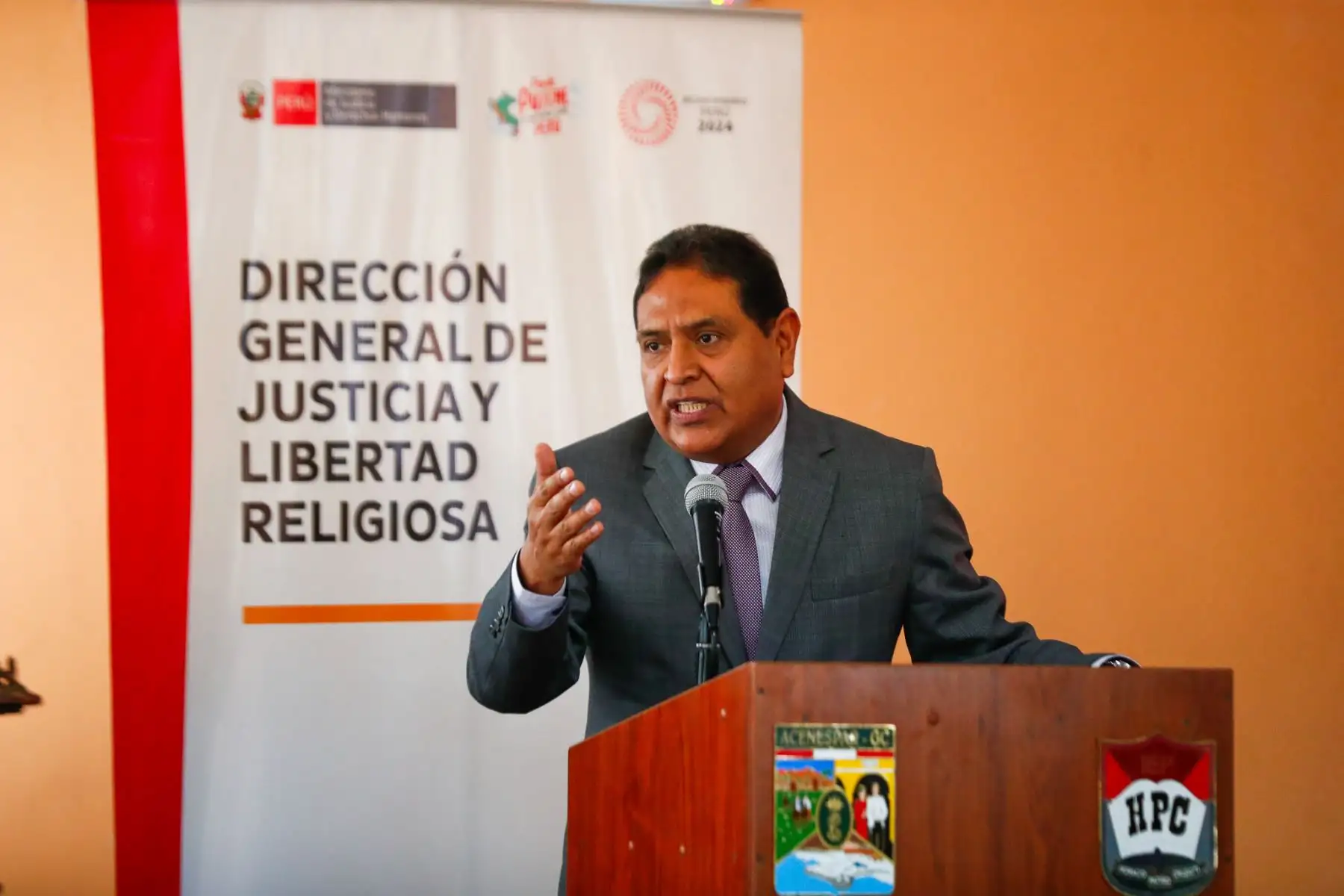 Editora Perú, junto con el Ministerio de Justicia y Derechos Humanos, participaron en el ciclo de charlas "MINJUSDH en tu Escuela", en esta oportunidad en la Institución Educativa Privada Horacio Patiño Cruzatti en Surco, en la que informaron a los alumnos sobre los derechos y deberes de los peruanos de manera comprensible. Foto: ANDINA/Daniel Bracamonte