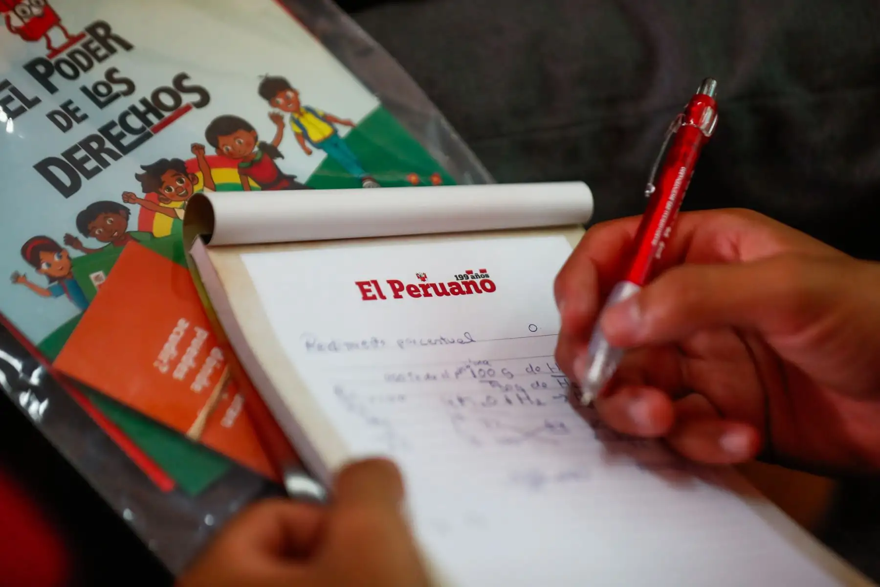 Editora Perú, junto con el Ministerio de Justicia y Derechos Humanos, participaron en el ciclo de charlas "MINJUSDH en tu Escuela", en esta oportunidad en la Institución Educativa Privada Horacio Patiño Cruzatti en Surco, en la que informaron a los alumnos sobre los derechos y deberes de los peruanos de manera comprensible. Foto: ANDINA/Daniel Bracamonte