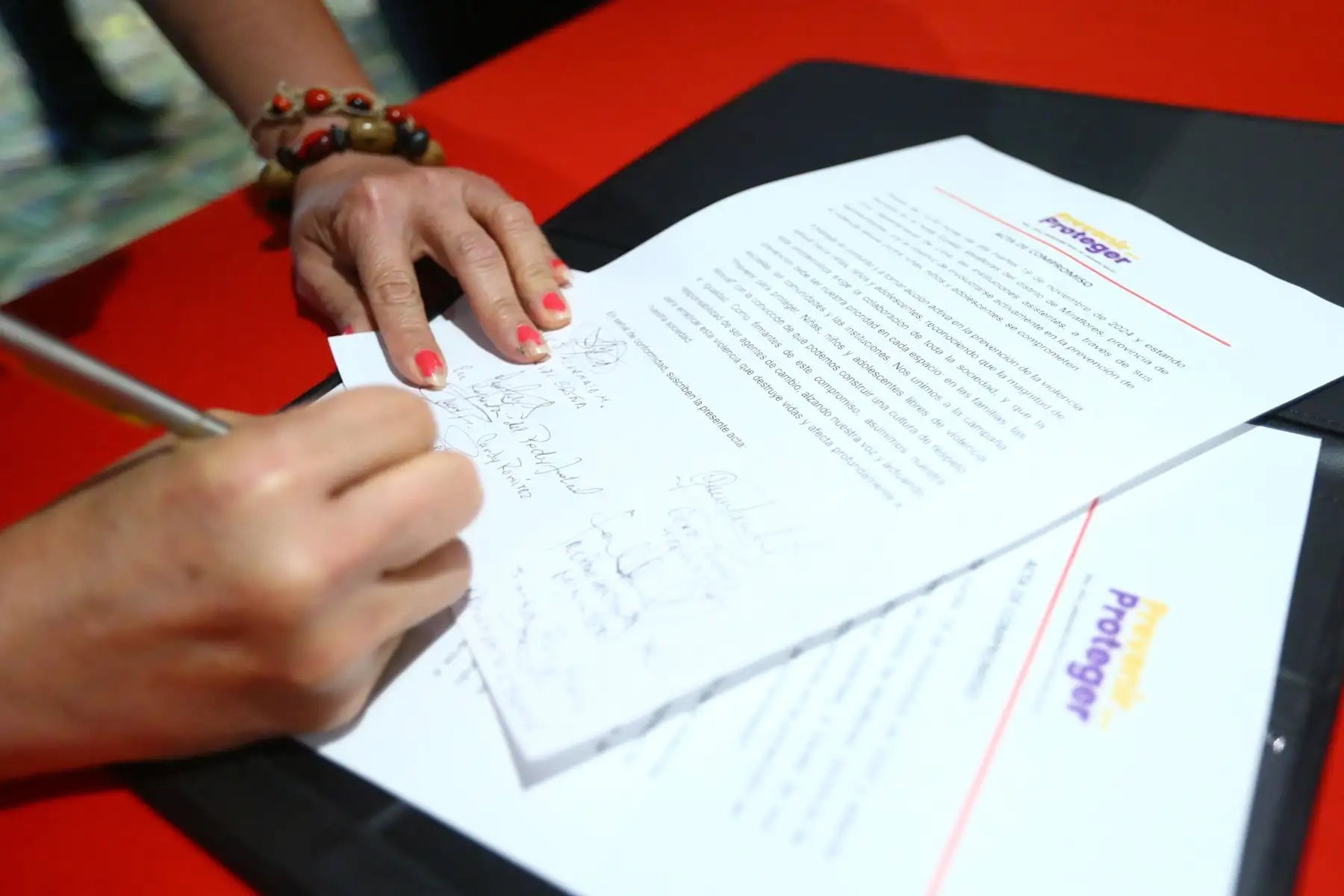 Ministerio de la Mujer y Poblaciones Vulnerables realiza el lanzamiento y la adhesión a la campaña “Prevenir para Proteger”, donde participarán ministros de Estado e instituciones de la sociedad civil, como parte del Día Internacional de la Eliminación de la Violencia contra las Mujeres. En la imagen, el alcalde de la Municipalidad Distrital de Breña, Luis Felipe De La Mata Martínez.
Foto: ANDINA/ Eddy Ramos
