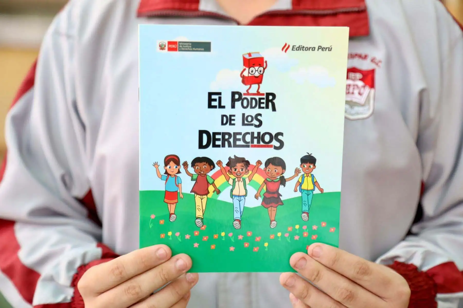 Editora Perú, junto con el Ministerio de Justicia y Derechos Humanos, participaron en el ciclo de charlas "MINJUSDH en tu Escuela", en esta oportunidad en la Institución Educativa Privada Horacio Patiño Cruzatti en Surco, en la que informaron a los alumnos sobre los derechos y deberes de los peruanos de manera comprensible. Foto: ANDINA/Difusión