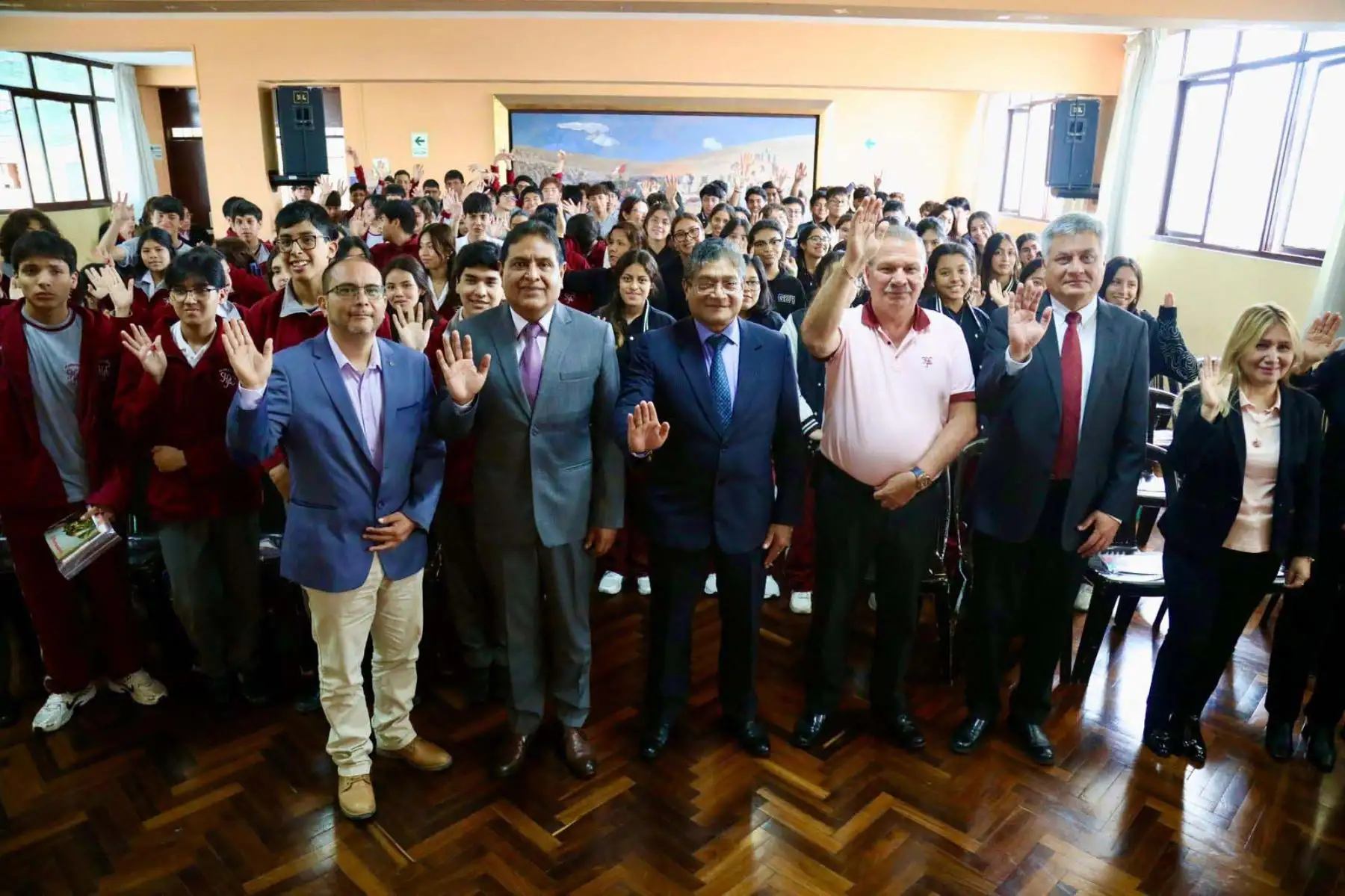 Editora Perú, junto con el Ministerio de Justicia y Derechos Humanos, participaron en el ciclo de charlas "MINJUSDH en tu Escuela", en esta oportunidad en la Institución Educativa Privada Horacio Patiño Cruzatti en Surco, en la que informaron a los alumnos sobre los derechos y deberes de los peruanos de manera comprensible. Foto: ANDINA/Difusión