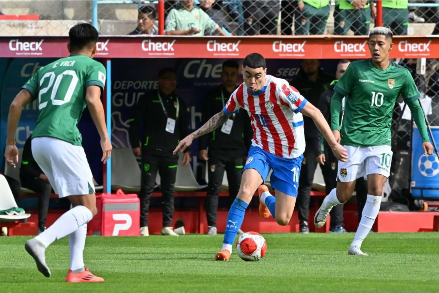 Con goles de Almirón y Enciso, Paraguay suma un valioso punto que lo deja en clasificación directa al mundial 2026, con un empate que mantiene el invicto de Gustavo Alfaro como técnico guaraní. Foto: AFP