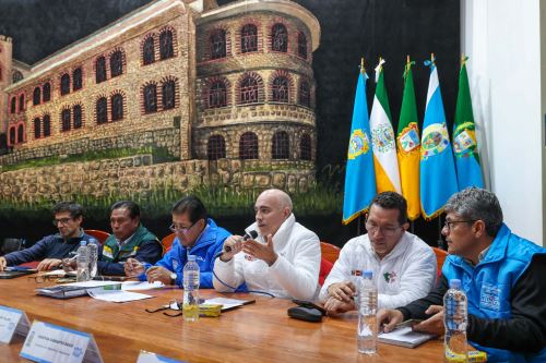 El ministro de Vivienda también anunció que la próxima semana llegarán a Juliaca los directores ejecutivos del OTASS y Sencico. Foto: ANDINA/MVCS