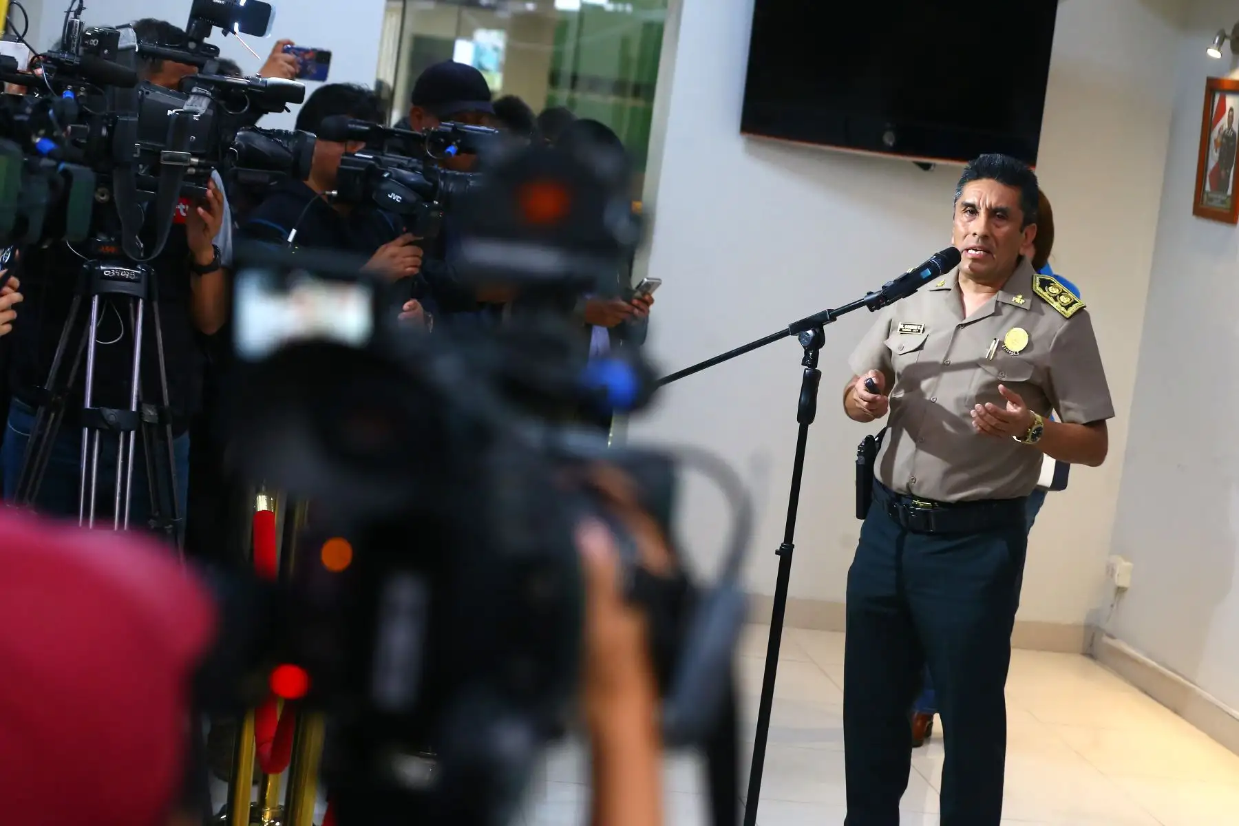 La Policía Nacional del Perú, a través de la Dirección de Investigación Criminal, brinda detalles sobre los acontecimientos suscitados en torno al caso del feminicidio de Sheyla Cóndor. En la imagen, el Gral. PNP Marco Antonio Conde Cuellar, director de investigación criminal. 
Foto: ANDINA/ Eddy Ramos