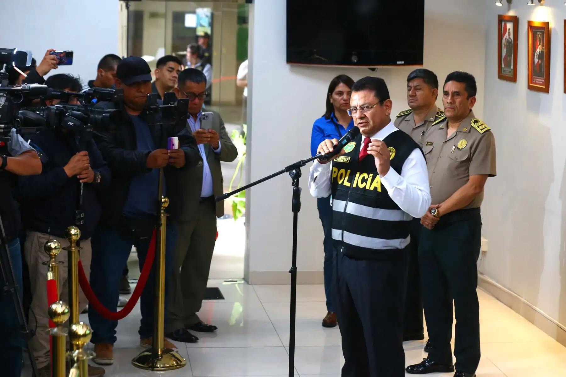 La Policía Nacional del Perú, a través de la Dirección de Investigación Criminal, brinda detalles sobre los acontecimientos suscitados en torno al caso del feminicidio de Sheyla Cóndor. En la imagen, el Crnl. PNP Ricardo Espinoza Cuestas, Jefe de la División de Investigación de Homicidios. 
Foto: ANDINA/ Eddy Ramos
