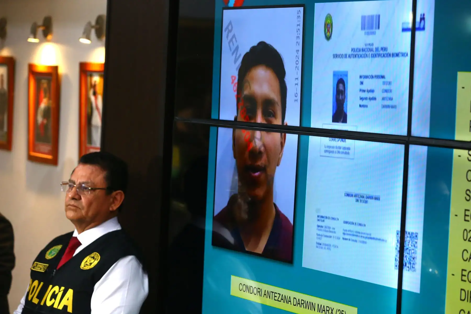 La Policía Nacional del Perú, a través de la Dirección de Investigación Criminal, brinda detalles sobre los acontecimientos suscitados en torno al caso del feminicidio de Sheyla Cóndor. En la imagen, el Crnl. PNP Ricardo Espinoza Cuestas, Jefe de la División de Investigación de Homicidios. 
Foto: ANDINA/ Eddy Ramos