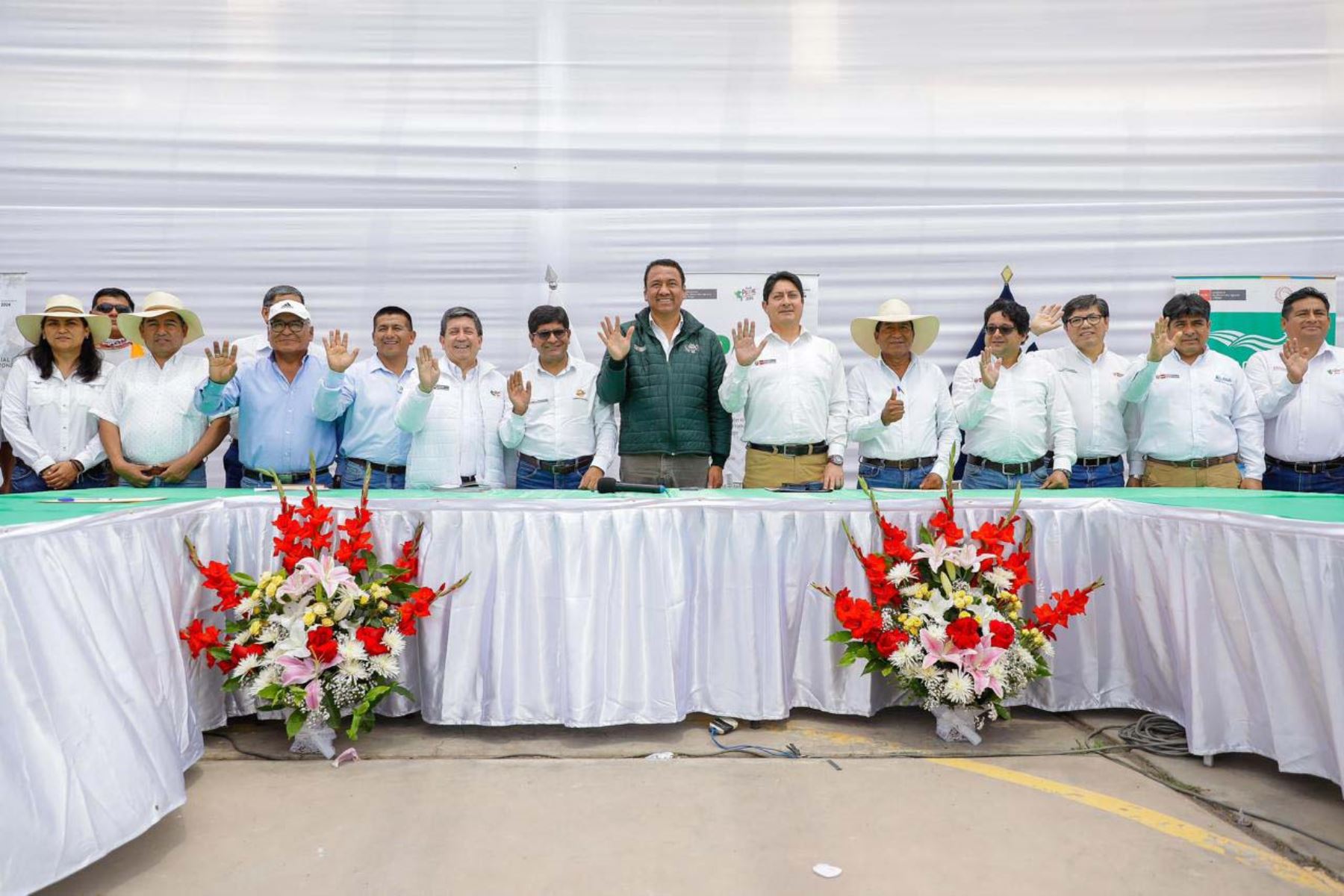 El ministro de Desarrollo Agrario y Riego, Angel Manero, participó en mesa multisectorial en la provincia arequipeña de Arequipa. Foto: ANDINA/Difusión