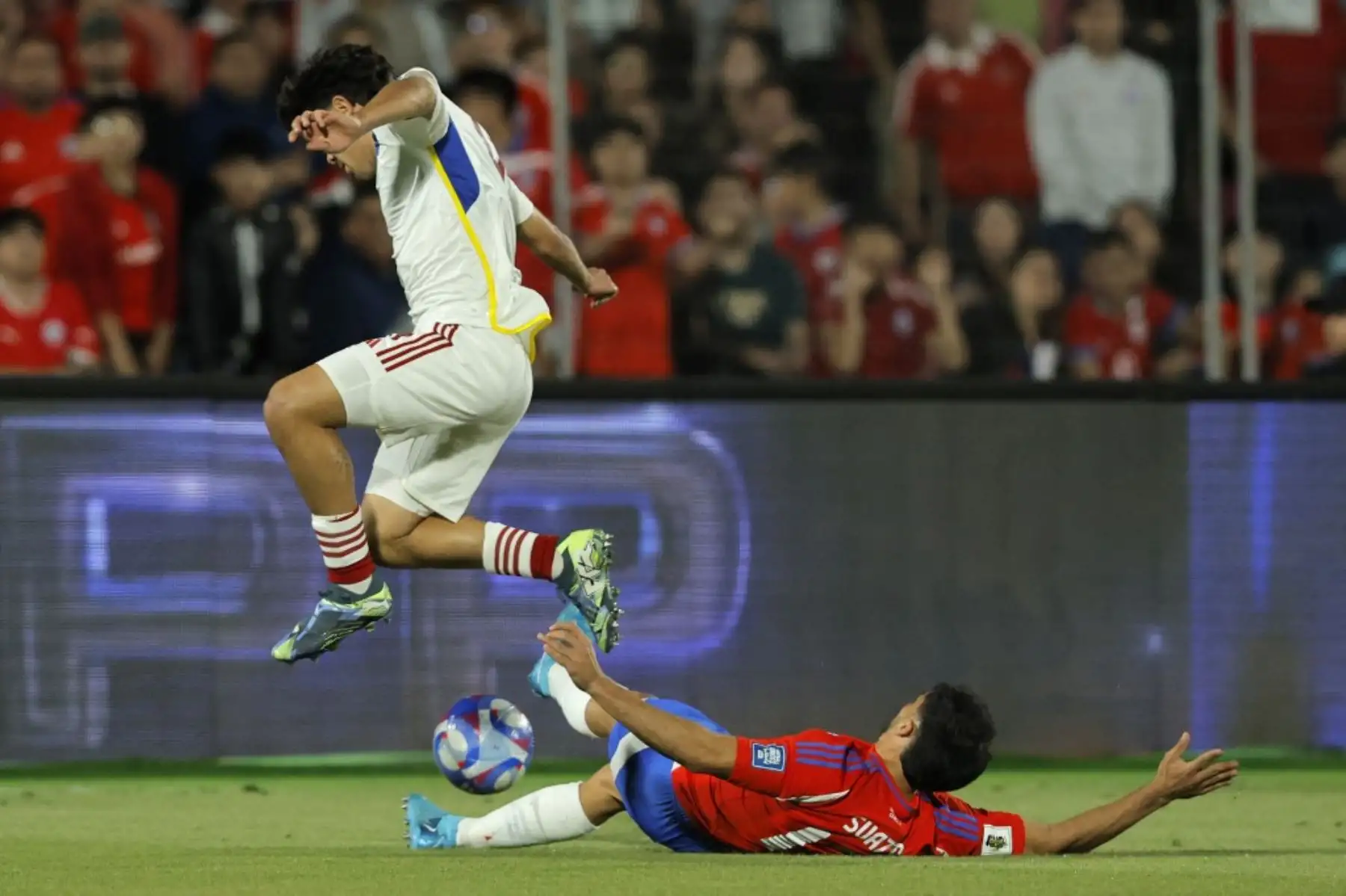 Venezuela formó con Venezuela: Rafael Romo - Jon Aramburu (Nahuel Ferraresi, 71), Rubén Ramírez, Wilker Ángel, Miguel Zarate (Jhonder Cadiz, 87) - Yeferson Soteldo, Tomás Rincón (John Murillo, 55), Jefferson Savarino (Kervin Andrade, 71), José  Martínez, Telasco Segovia - José Salomón Rondón (Eric Ramirez, 71). DT: Fernando Batista. Foto: AFP