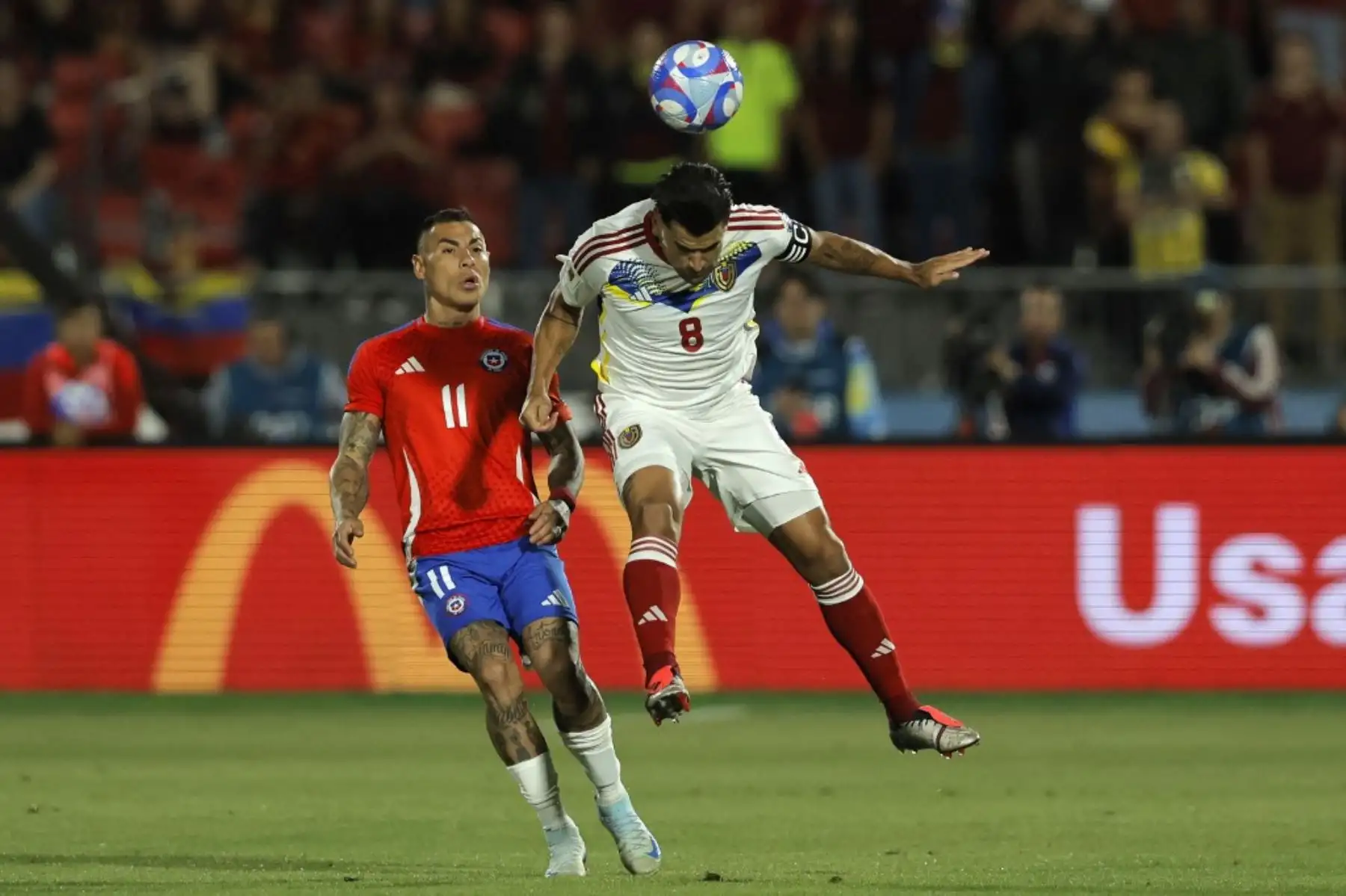 Chile formó con Chile: Brayan Cortes - Fabián Hormazabal, Guillermo Maripán, Paulo Díaz, Gabriel Suazo - Alexander Aravena, Arturo Vidal (Luciano Cabral, 67), Vicente Pizarro (Esteban Pavez, 81), Rodrigo Echeverría - Lucas Cepeda (Maximiliano Guerrero, 81) y Eduardo Vargas (Felipe Mora, 81). DT: Ricardo Gareca. Foto: AFP