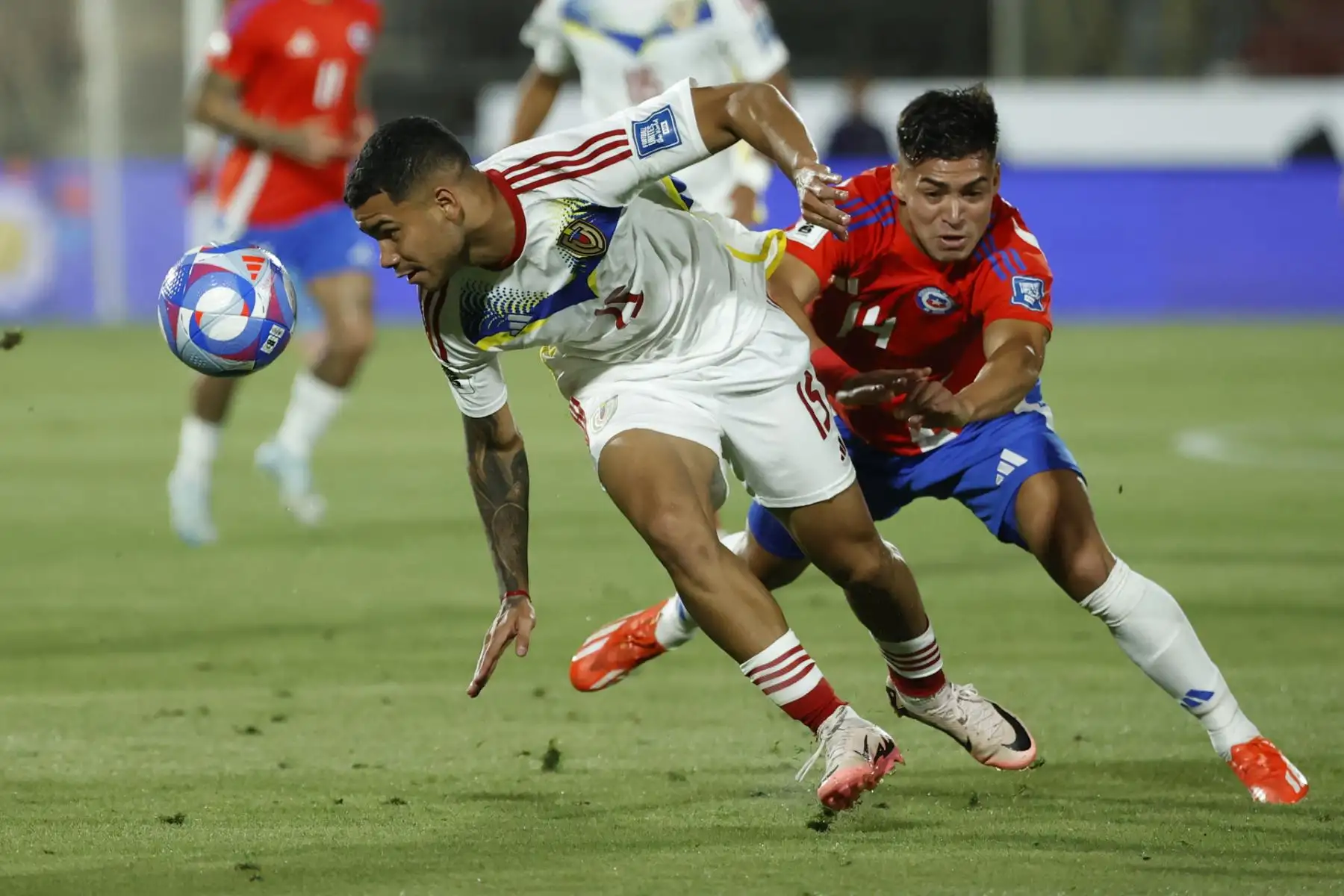 Chile remontó gracias a un derechazo del veterano goleador Eduardo Vargas en el 20, un autogol de Tomás Rincón a los 29 y un doblete del delantero Lucas Cepeda en el 38 y el 47. Foto: EFE