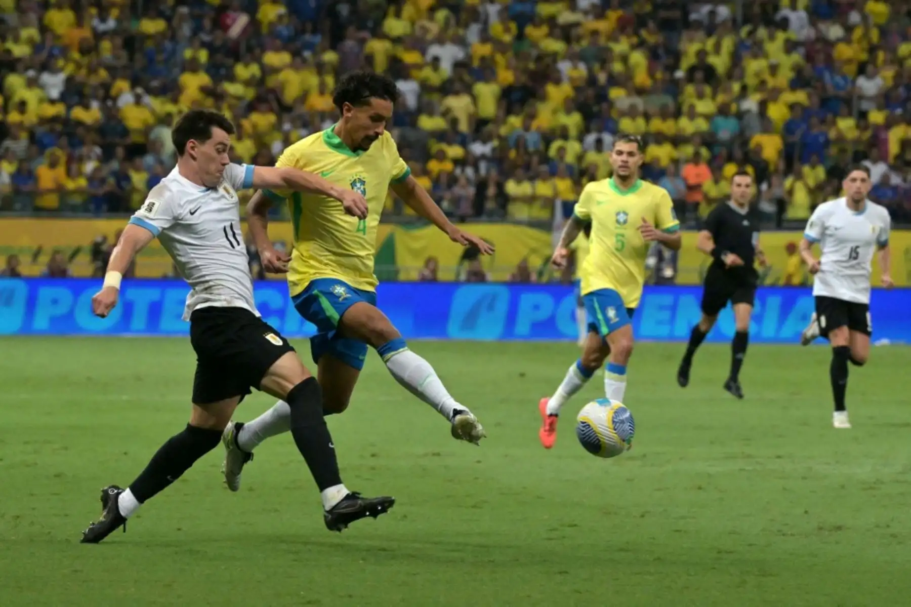 Con un gol de Federico Valverde, Uruguay se llevó un punto de visitante frente a un Brasil con no pudo con los dirigidos por Marcelo Bielsa. Foto: AFP