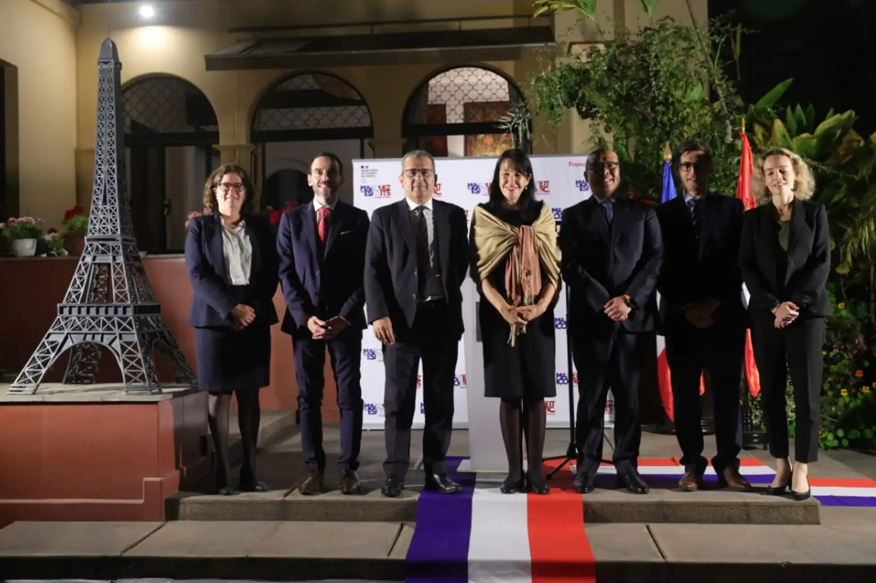 Como parte de la Campaña internacional "Marque Francia", con empresarios franceses y peruanos a fin fomentar  inversiones entre Perú y Francia. Florence Gonzalez jefa del servicio económica de la Embajada de Francia, Pierre Ramirez de Business France, Nasser El Mamoune (Business France), Nathalie Kennedy Embajadora de Francia, Oscar Lam, CEO Equans y vice présidente de CCIPF, Antoine Bidault, director de Eiffage y presidente de Consejeros de comercio exterior de Francia y Virginie Larrue, directrice de CCIP