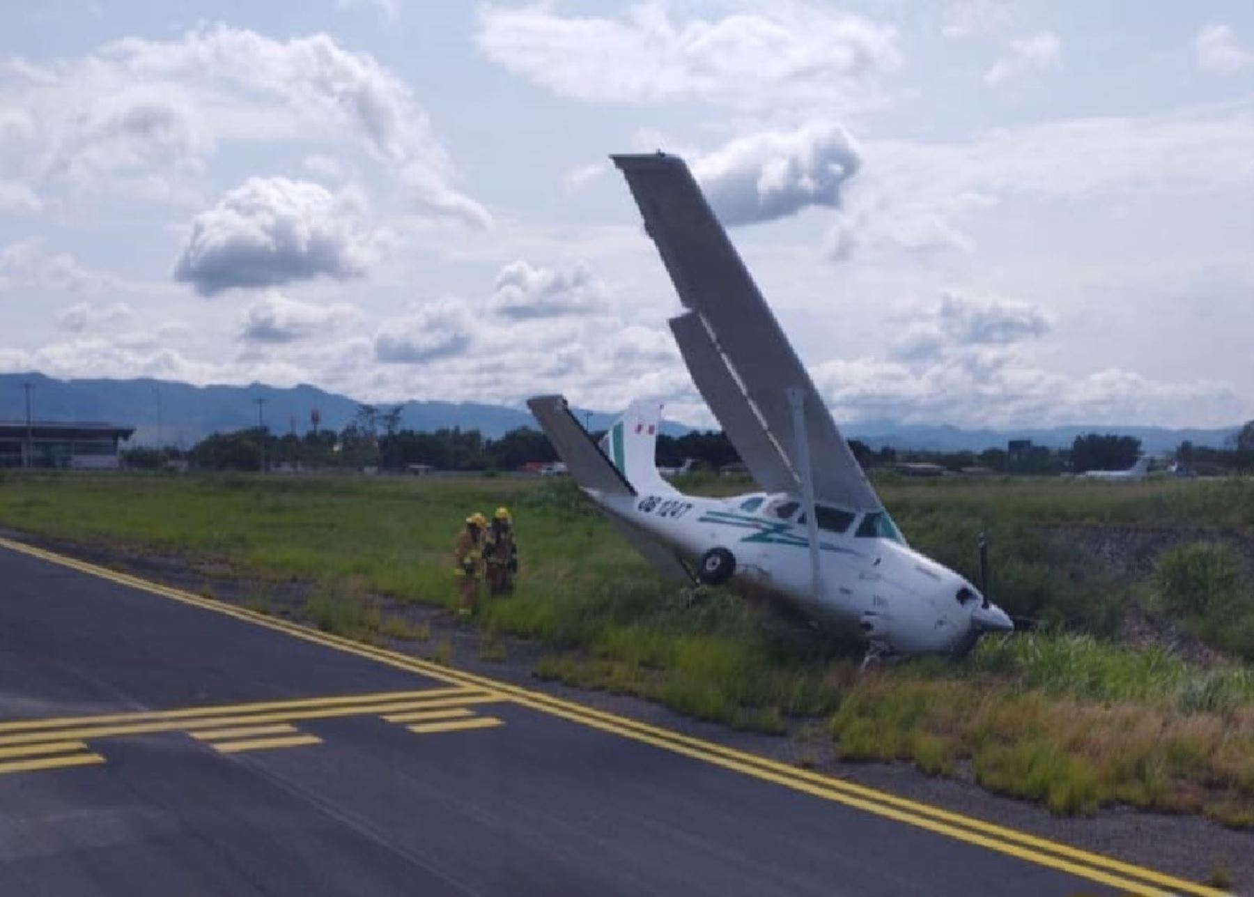 Felizmente no se reportaron daños personales tras el despiste de una avioneta en el aeropuerto de Tarapoto. El accidente habría sido provocado por la presencia de vientos fuertes.