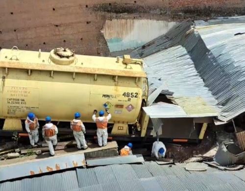 El accidente ferroviario registrado en la parte posterior de la estación de trenes de San Pedro, en el centro histórico de Cusco, causó daños en tres viviendas de la zona. ANDINA/Difusión