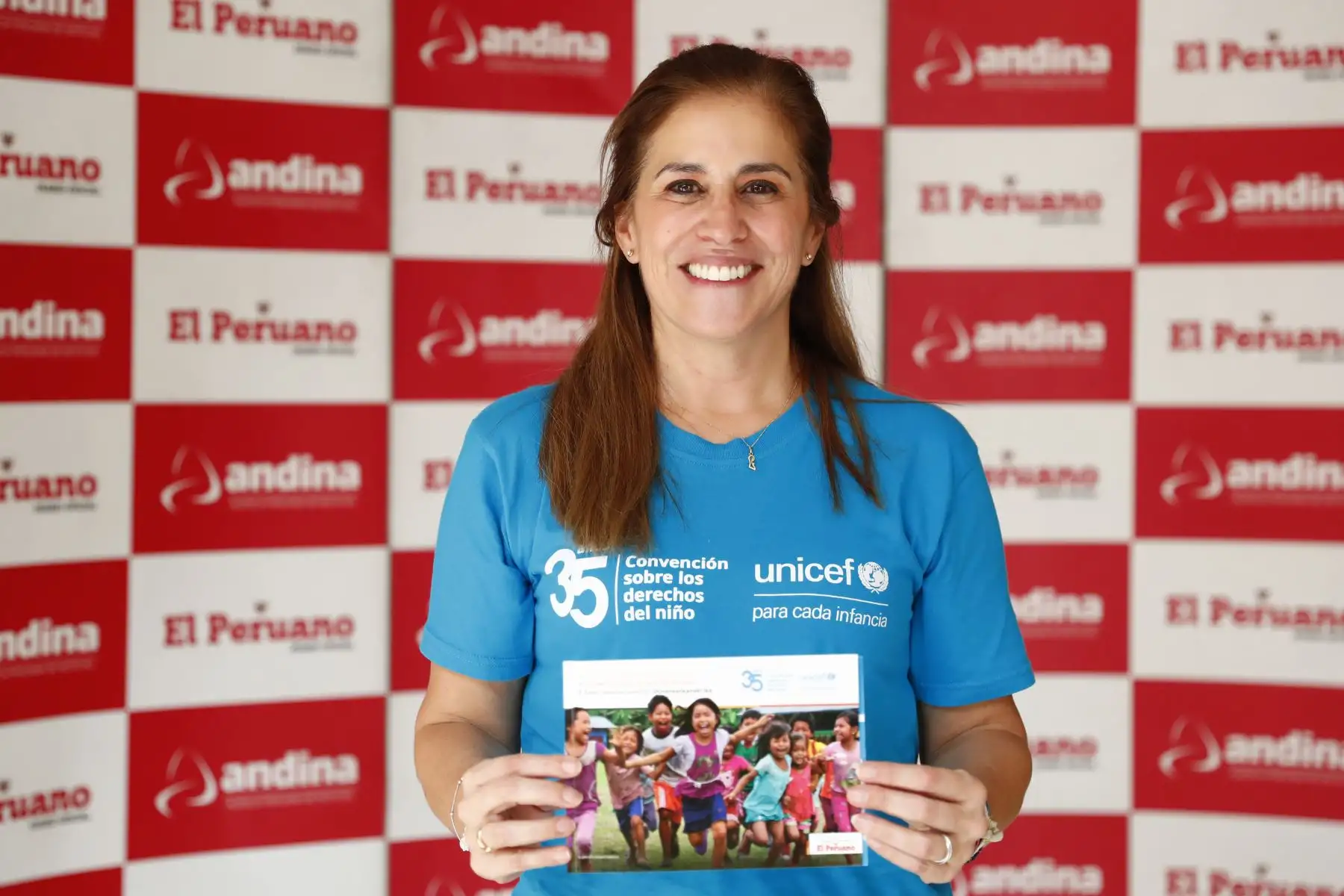 Carla Valla, Oficial de Políticas Sociales de UNICEF Perú, anunció en Andina Canal Online la publicación del libro sobre la Convención de los Derechos del Niño en idiomas castellano, quechua y shipibo, a cargo de Unicef y el Diario Oficial El Peruano. Foto: ANDINA/Daniel Bracamonte