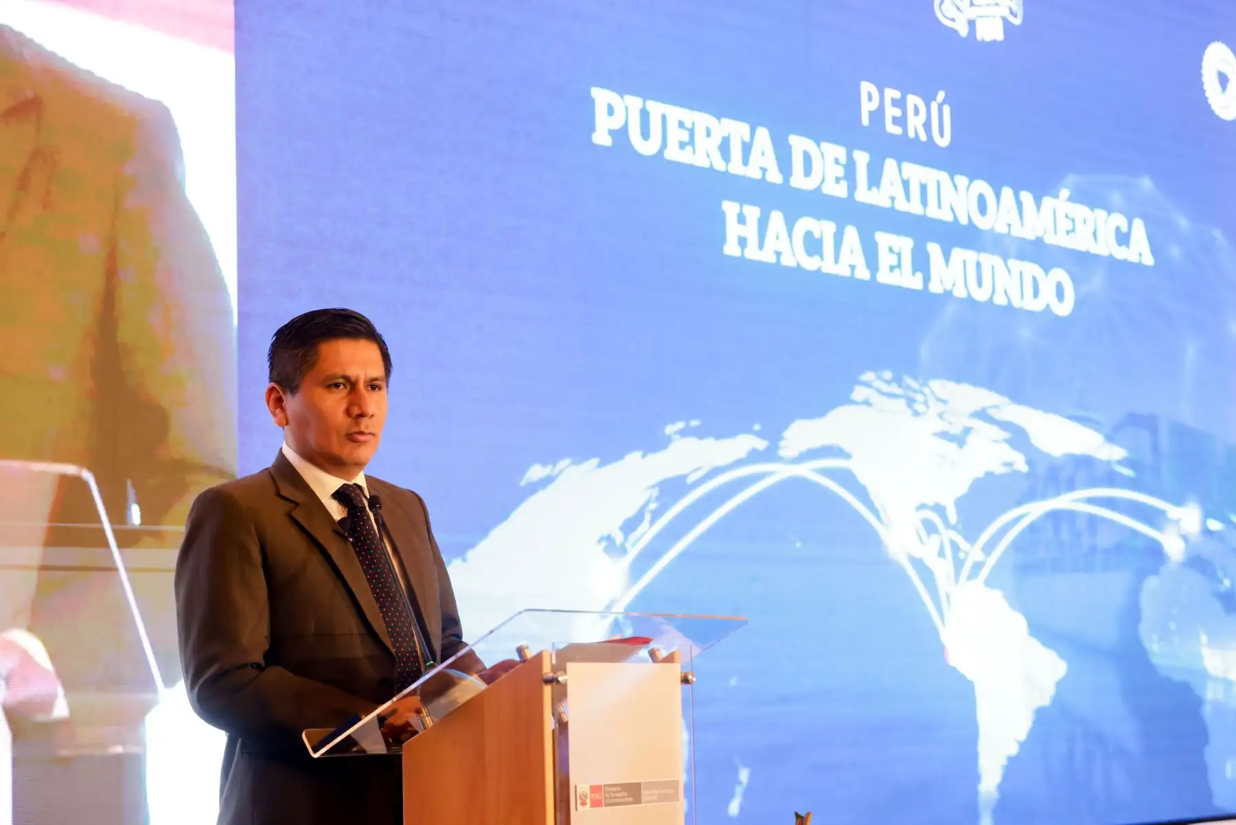 Víctor Arroyo, funcionario del ministerio del Ministerio de Transportes y Comunicaciones, formó parte del foro "Perú: Puerta de Latinoamérica hacia el Mundo". Foto: ANDINA/Luis Iparraguirre
