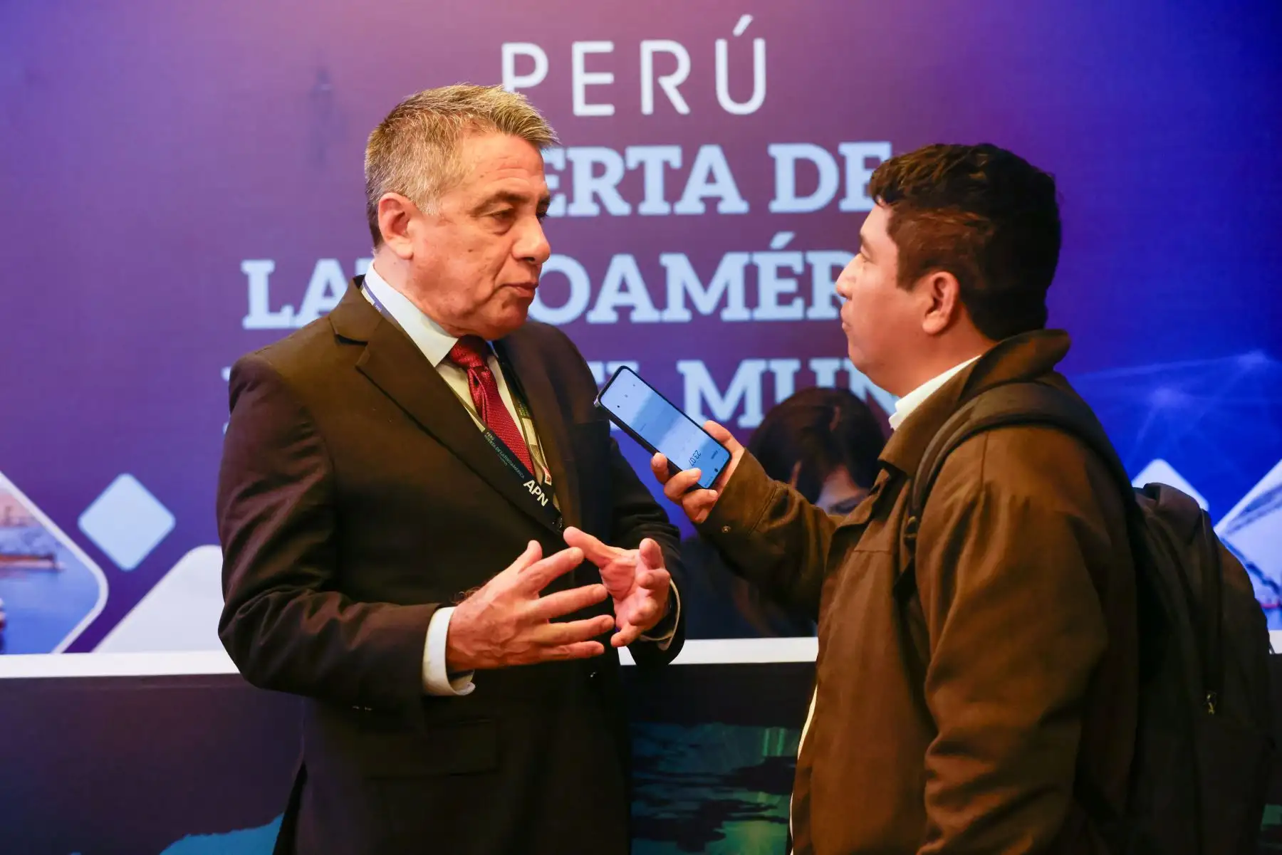 Juan Carlos Paz Cárdenas, presidente del Directorio de la Autoridad Portuaria Nacional, fue el anfitrión de la conferencia "Perú: Puerta de Latinoamérica hacia el Mundo". Foto: ANDINA/Luis Iparraguirre
